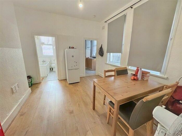 2 Bedroom Flat To Rent In Burges Road, East Ham, E6