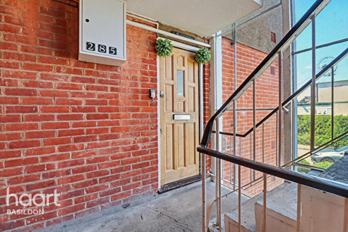 1 Bedroom Apartment For Sale In Long Riding, Basildon, SS14