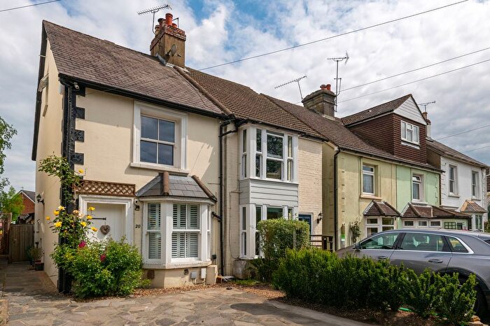 3 Bedroom Semi-Detached House For Sale In Common Road, Redhill, RH1