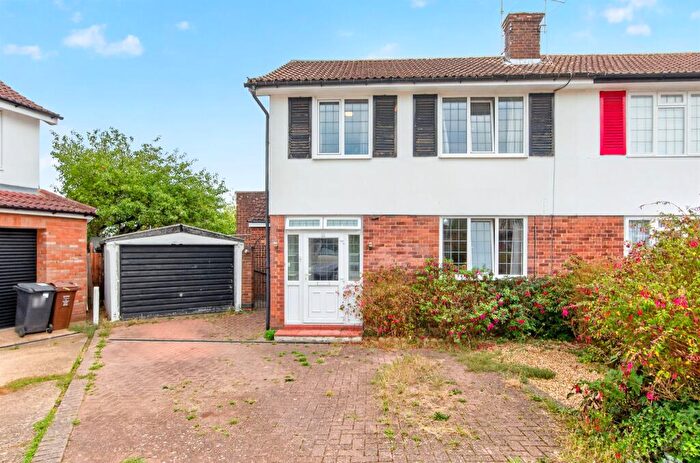3 Bedroom Semi Detached House For Sale In Evans Grove, St. Albans, AL4