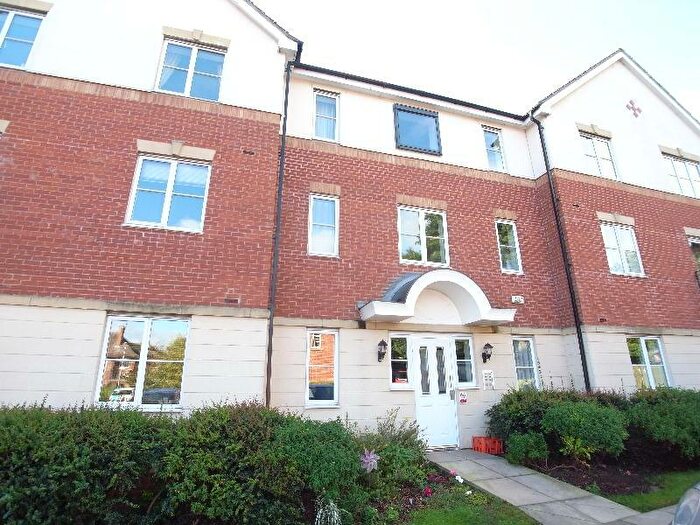 2 Bedroom Flat To Rent In Victoria Court, Leeds, West Yorkshire, LS15