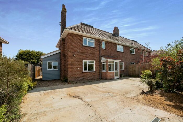 3 Bedroom Semi-Detached House For Sale In School Lane, Spooner Row, Wymondham, Norfolk, NR18