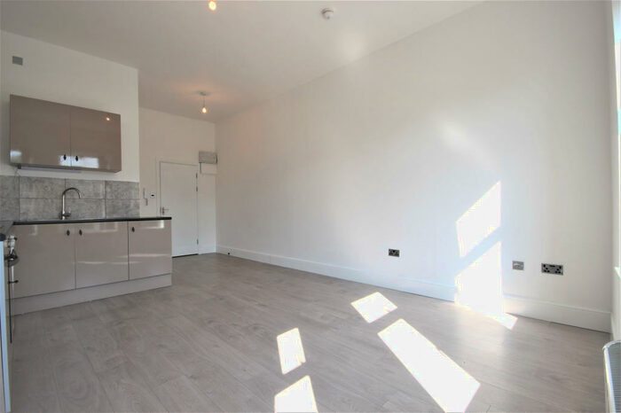 Flat To Rent In Urmston Lane, Manchester, M32