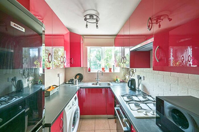 2 Bedroom Flat To Rent In Great North Road, High Barnet, Barnet, EN5