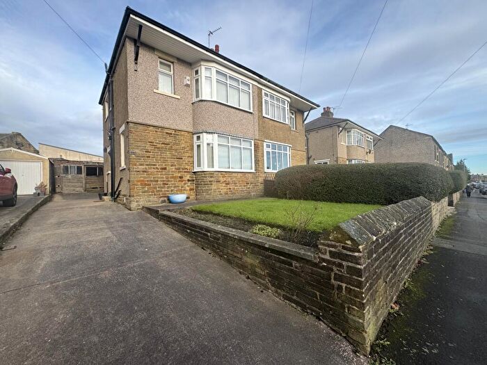 3 Bedroom Semi Detached House To Rent In Thorncroft Road, Bradford, BD6