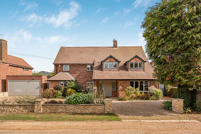 4 Bedroom Detached House For Sale In Fallows Green, Harpenden, Hertfordshire, AL5