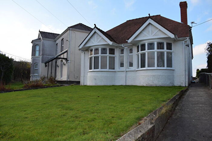 3 Bedroom Detached Bungalow To Rent In Brynlloi Road, Ammanford, SA18
