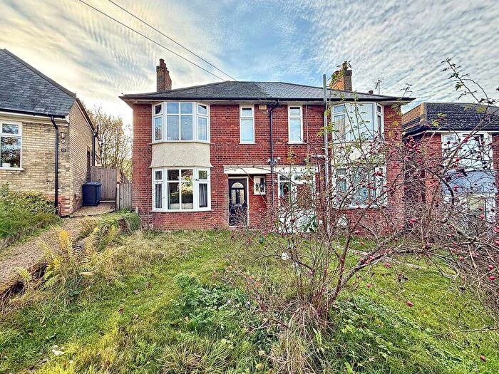 3 Bedroom Semi-Detached House For Sale In Bishops Hill, Ipswich, IP3