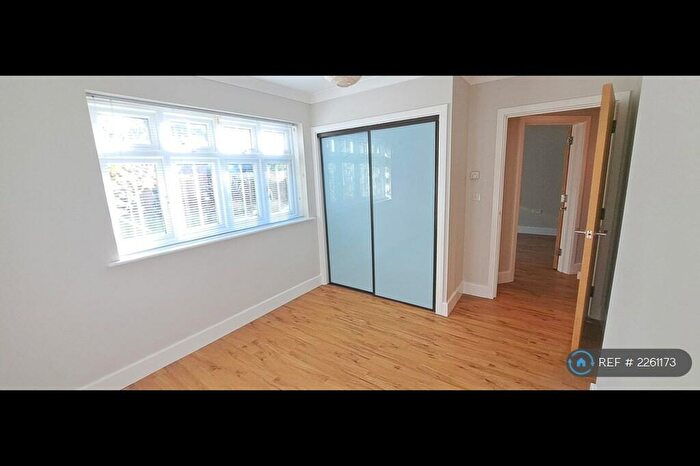 2 Bedroom Flat To Rent In Albemarle Road, Beckenham, BR3