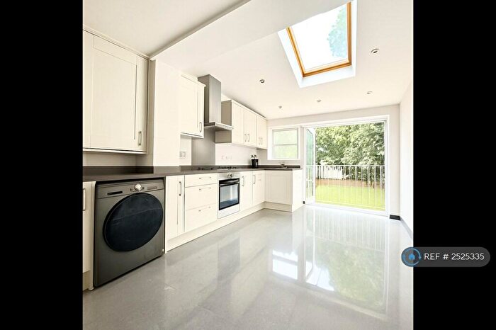 3 Bedroom Terraced House To Rent In Stanhope Road, London, N12