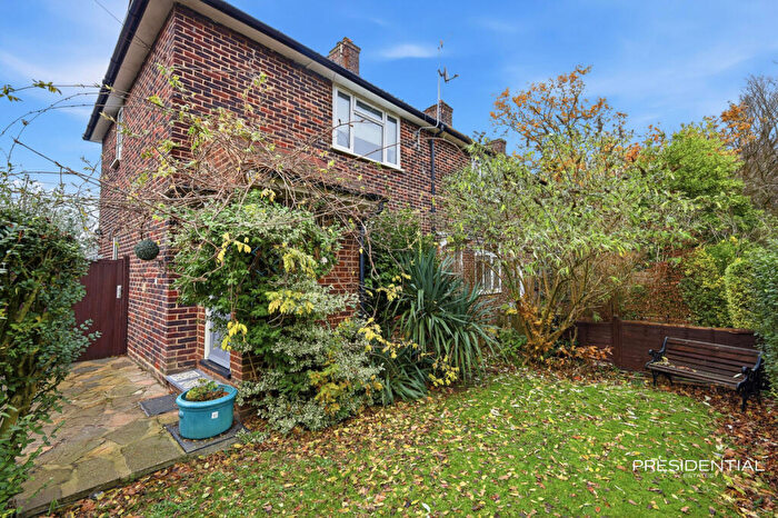 3 Bedroom Semi Detached House To Rent In Bluehouse Road, Chingford, E4