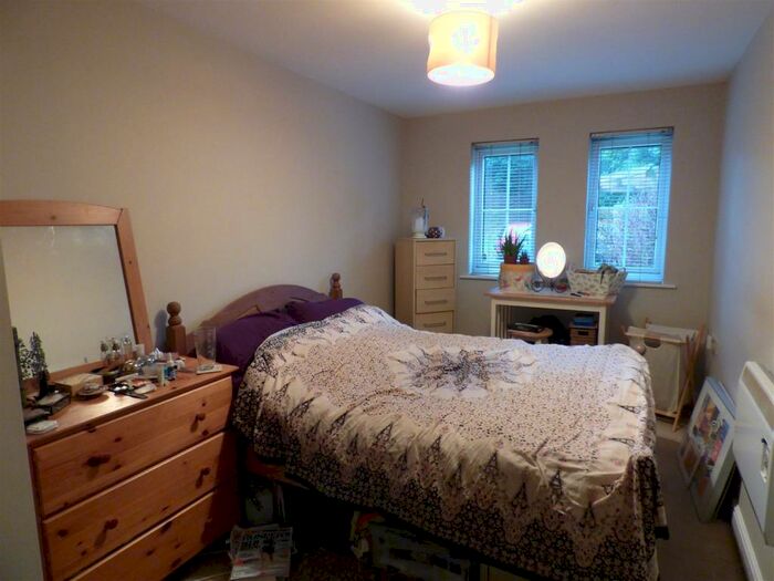 2 Bedroom Flat To Rent In Chelsfield Grove, Chorlton, Manchester, M21