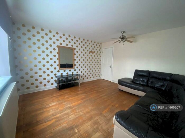 5 Bedroom Terraced House To Rent In Heathway, Dagenham, RM9