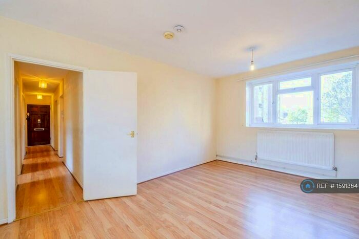 3 Bedroom Flat To Rent In Langhurst House, London, SW11