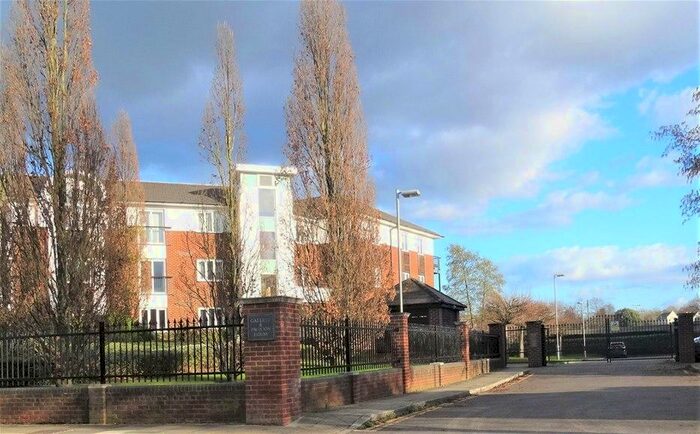 3 Bedroom Flat To Rent In Copers Cope Road, Beckenham, BR3