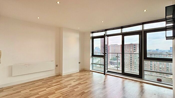 2 Bedroom Flat To Rent In Gotts Road, Leeds, LS12