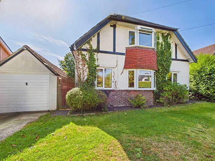 4 Bedroom Detached House For Sale In The Plantation, Worthing, BN13