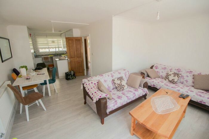 3 Bedroom Maisonette To Rent In Hammond Court, Leyton Grange Estate, London, E10