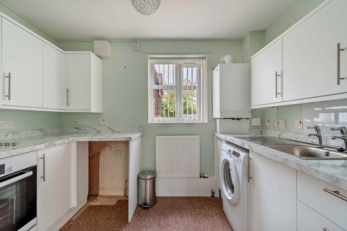 2 Bedroom Flat For Sale In Tarporley, CW6