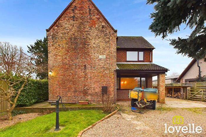 3 Bedroom Detached House For Sale In Sandholme Road, Gilberdyke, Brough, HU15