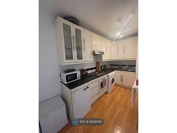 2 Bedroom Flat To Rent In Drummond Street, London, NW1