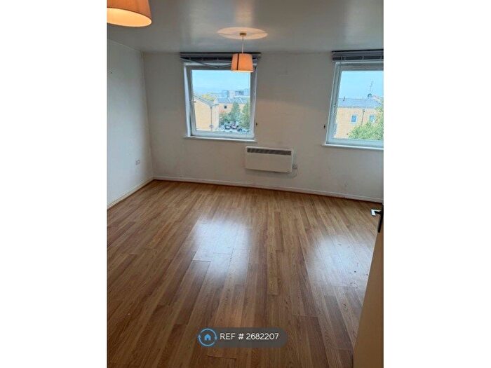 1 Bedroom Flat To Rent In Wooldridge Close, Feltham, TW14