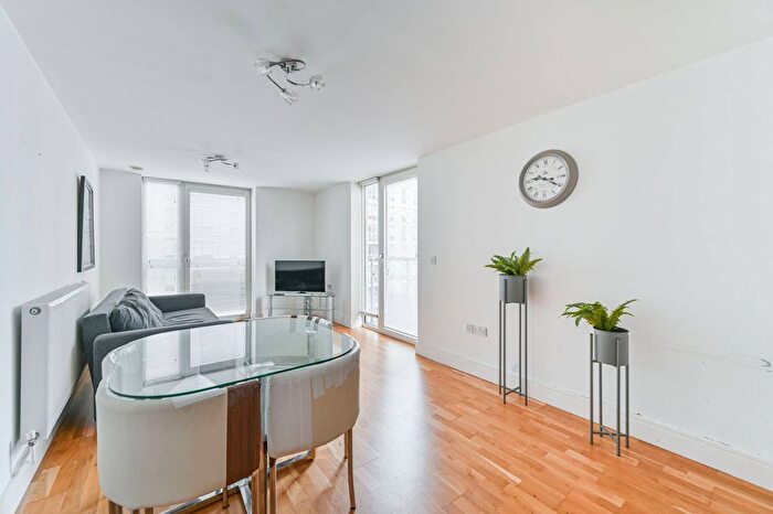 2 Bedroom Flat To Rent In Hargood House, Greenwich, London, SE10