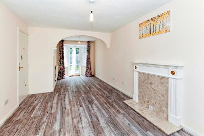4 Bedroom Detached House For Sale In Moor Furlong, Slough, SL1