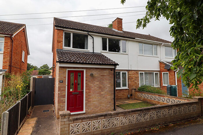 3 Bedroom Semi-Detached House For Sale In Gordon Road, Little Paxton, St. Neots, Cambridgeshire, PE19