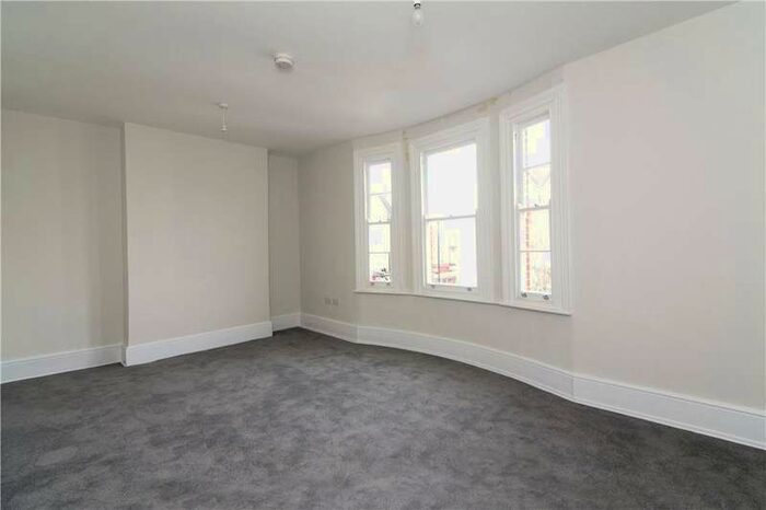 3 Bedroom Flat To Rent In Mare Street, London, E8