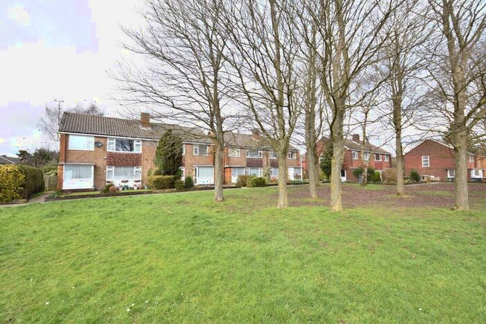 2 Bedroom Maisonette To Rent In Sunningdale, Luton, Bedfordshire, LU2