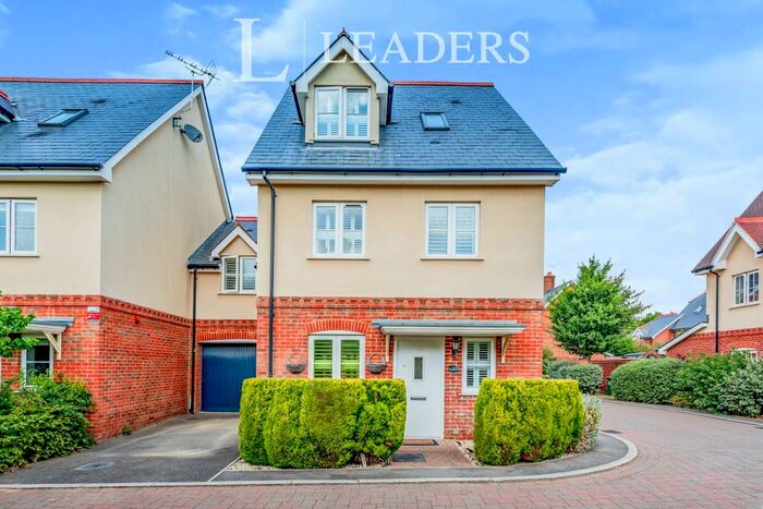 4 Bedroom Link Detached House To Rent In Brown Close, Broadbridge Heath, RH12