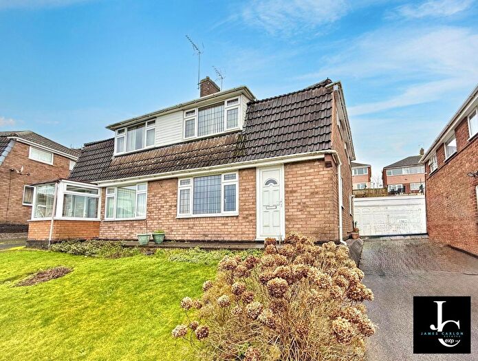 3 Bedroom Semi Detached House For Sale In London Heights, Dudley, DY1