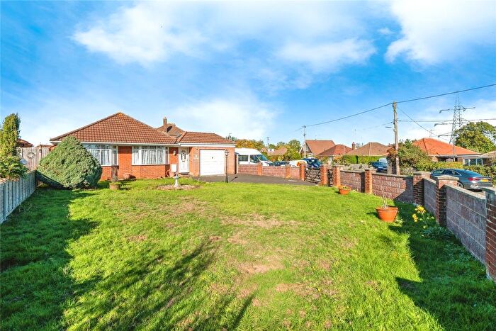2 Bedroom Bungalow For Sale In Arundel Road, Totton, Southampton, Hampshire, SO40