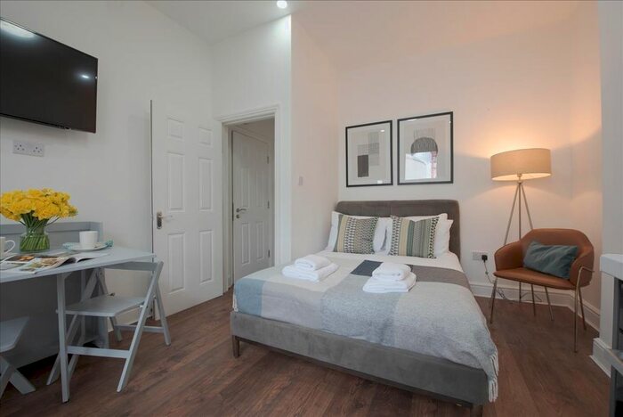 Studio To Rent In Warwick Road (/), London, SW5