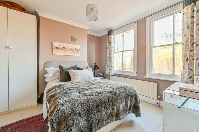 1 Bedroom Flat To Rent In Lavender Gardens, Clapham Junction, London, SW11