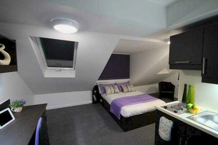 1 Bedroom End Of Terrace House To Rent In The Square, / North Road East, Plymouth, PL4