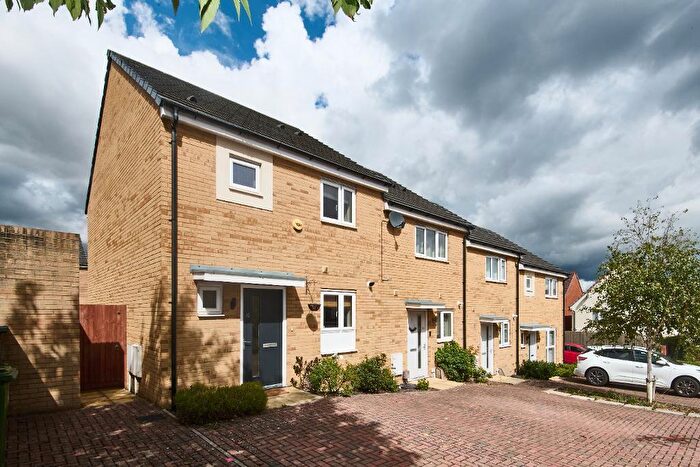 3 Bedroom Semi-Detached House To Rent In Walnut Way, Lyde Green, Bristol, BS16
