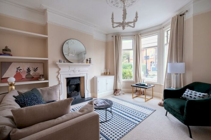 2 Bedroom Flat To Rent In Glenfield Road London, SW12