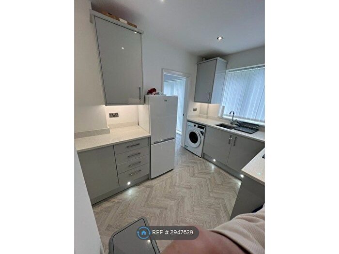 2 Bedroom Semi-Detached House To Rent In Barncroft Road, Leeds, LS14