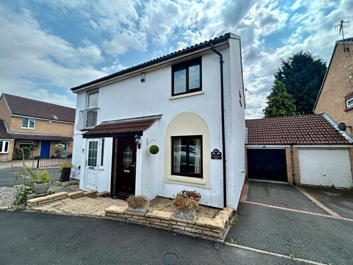 3 Bedroom Semi-Detached House To Rent In Mayfield Close, Bromsgrove, B61