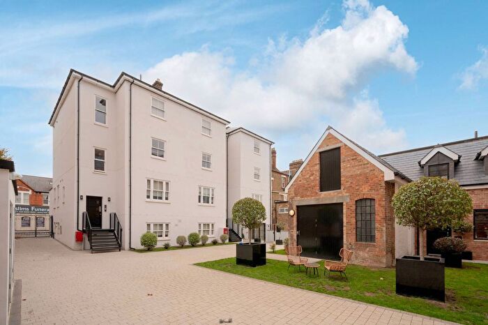 2 Bedroom Flat To Rent In Wates Yard, Mitcham Lane, Streatham Park, London, SW16