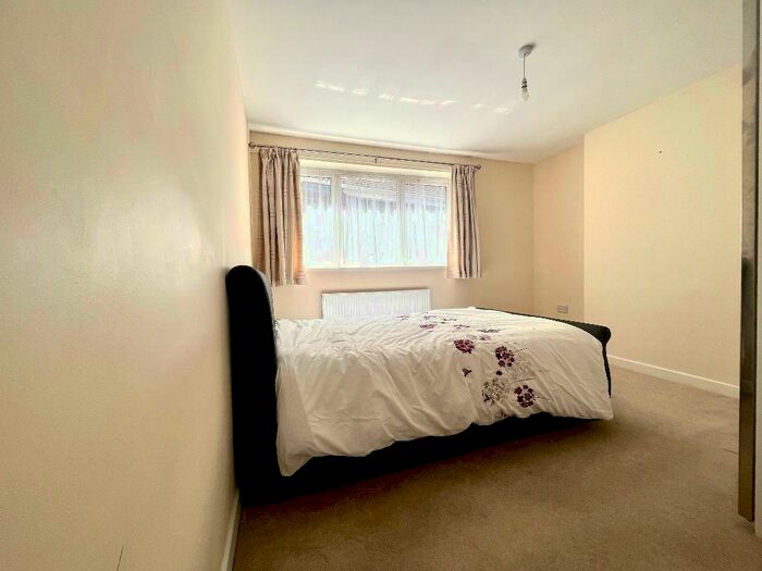 3 Bedroom Detached Bungalow For Sale In Mixes Hill Road, Stopsley, Luton, Bedfordshire, LU2