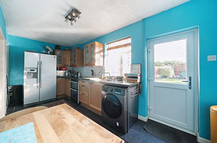 3 Bedroom End Of Terrace House For Sale In Old Farm Road, Guildford, Surrey, GU1
