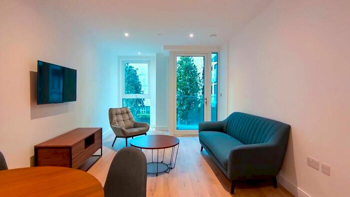 2 Bedroom Flat To Rent In Souvereign Court, Hammersmith, London, W6