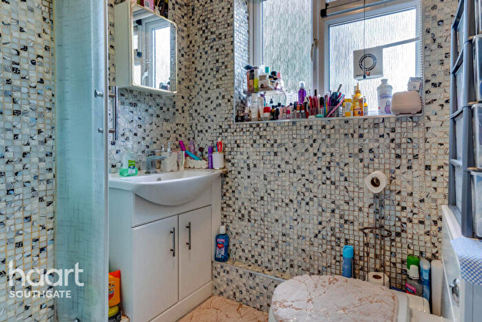 1 Bedroom Flat For Sale In Hastings Close, Barnet, EN5