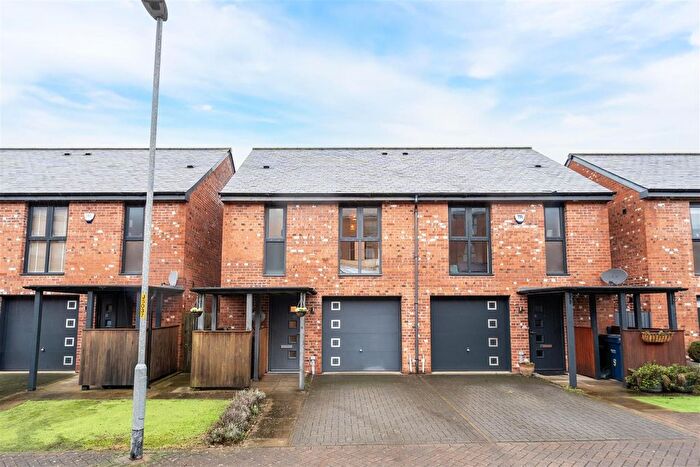 3 Bedroom Semi Detached House For Sale In Park View Avenue, Gateshead, NE9