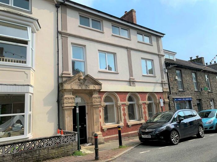 1 Bedroom Flat To Rent In Lincoln St, Llandysul, SA44