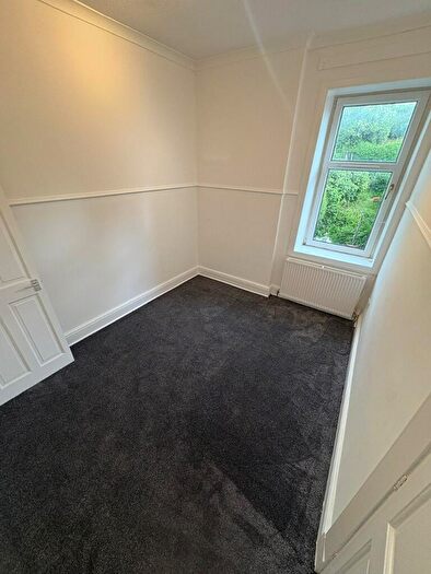 3 Bedroom Flat To Rent In Cumlodden Drive, Glasgow, G20