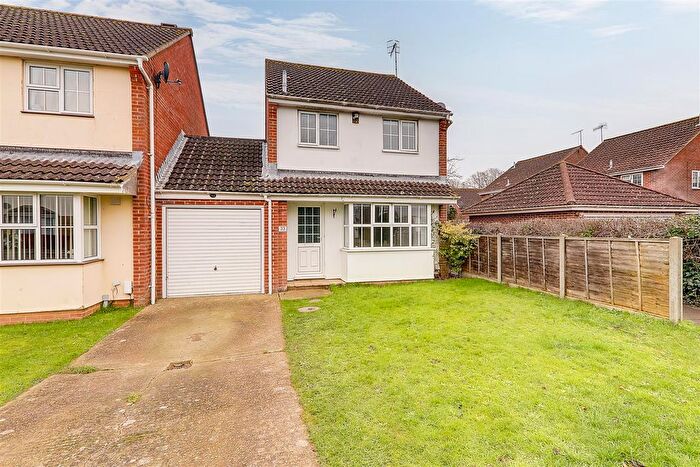 3 Bedroom Link Detached House For Sale In Cypress Avenue, Worthing, BN13